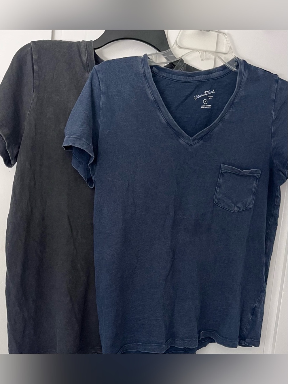 Universal Threads Vintage-Style V-Neck Pocket Tee 2 Pack Small Navy and Black